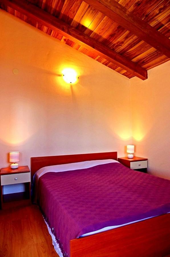 Apartments With A Parking Space Sumartin, Brac - 11387 Exterior foto